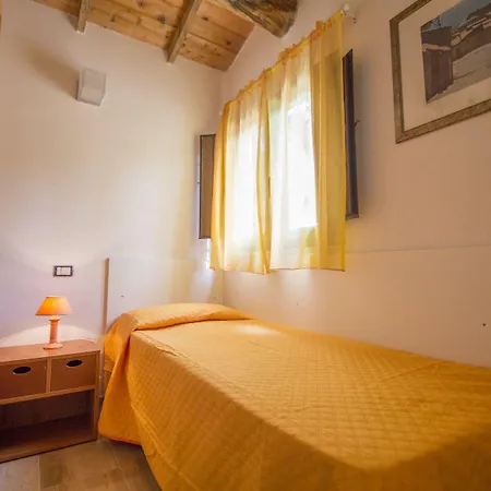 Kamp alanı Villaggio Sos Flores Tortolì