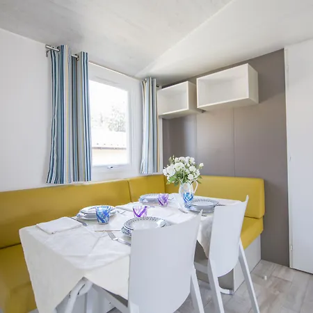 مكان تخييم Villaggio Sos Flores 3*